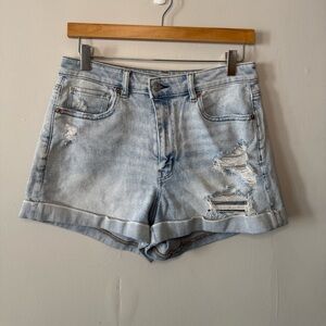 American Eagle Distressed Light Wash Jean Shorts – Size 8 (Flawed)
